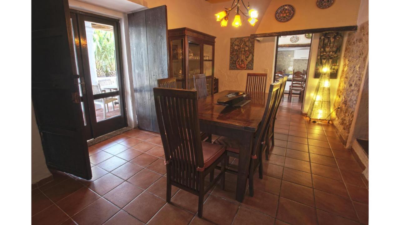 Villa Daniel 5 Mins By Taxi Into Ibiza Town Sant Jordi de ses Salines Zewnętrze zdjęcie